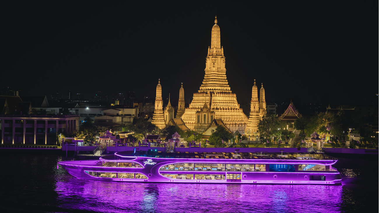 Discover Ultimate Luxury Dining Experience with Bangkok River Cruise Along the iconic Chao Phraya River Evening Views